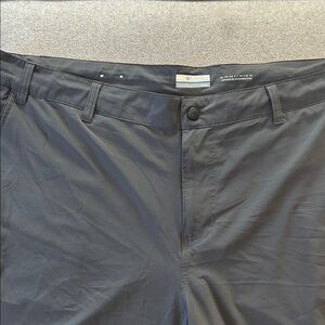 Columbia Men’s Dark Gray Omni-Wick Flat Front Shorts 42